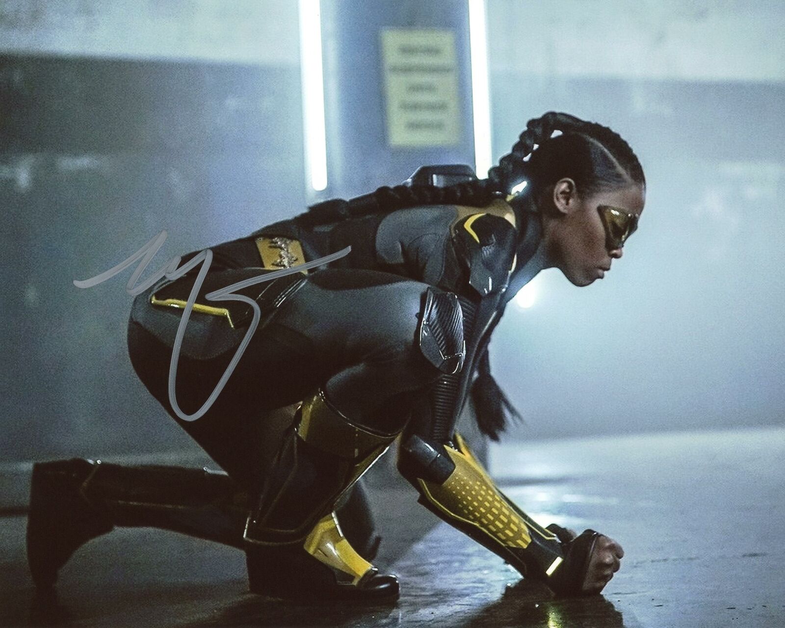 nafessa-williams-black-lightning-autograph-signed-8x10-photo
