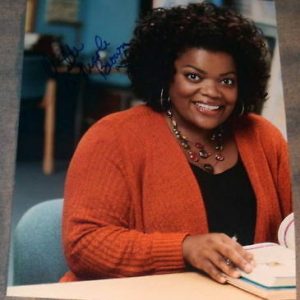 YVETTE NICOLE BROWN SIGNED AUTOGRAPH "COMMUNITY" PHOTO COLLECTIBLE MEMORABILIA