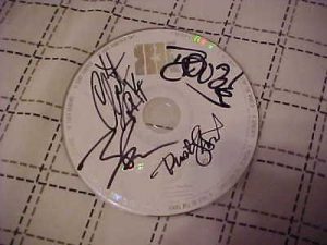 RIDDLIN KIDS GROUP SIGNED CD  COLLECTIBLE MEMORABILIA