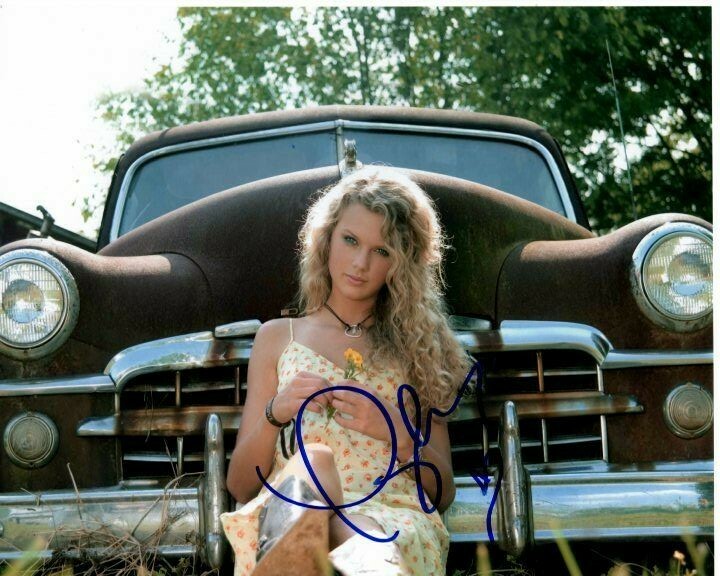 TAYLOR SWIFT Signed Photo w/ Hologram COA Collectible Memorabilia
