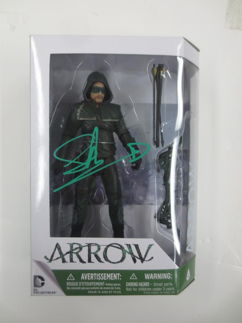STEPHEN AMELL SIGNED DC COLLECTIBLES ARROW FIGURE AUTHENTIC AUTOGRAPH PROOF COA Collectible Memorabilia