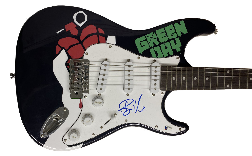 BILLIE JOE ARMSTRONG GREEN DAY SIGNED FULL SIZE CUSTOM ELECTRIC GUITAR BECKETT Collectible Memorabilia