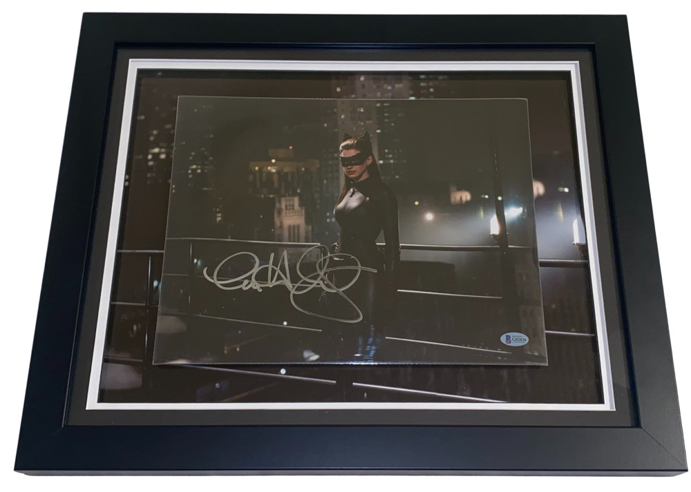 ANNE HATHAWAY THE DARK KNIGHT RISES CATWOMAN SIGNED 11X14 FRAMED PHOTO BECKETT Collectible Memorabilia