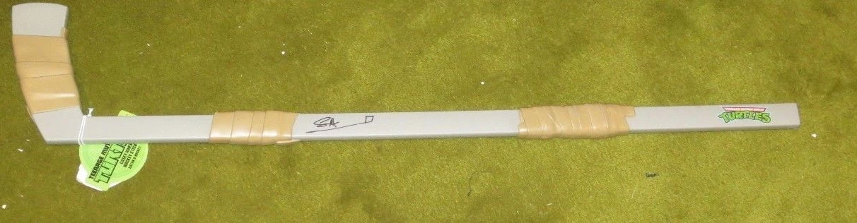 STEPHEN AMELL SIGNED TMNT TURLES HOCKEY STICK CASEY JONES ARROW AUTOGRAPH PROOF Collectible Memorabilia