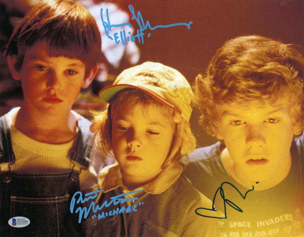 HENRY THOMAS DREW BARRYMORE ROBERT MACNAUGHTON SIGNED ET 11X14 PHOTO BECKETT Collectible Memorabilia