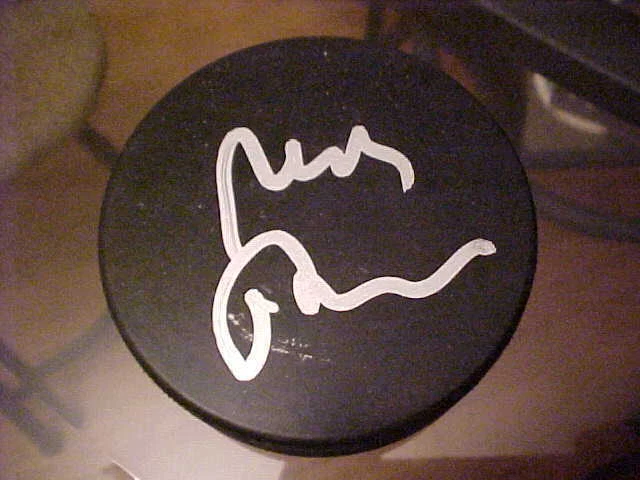 WASHINTON CAPITALS MICHAL PIVONKA SIGNED HOCKEY PUCK  COLLECTIBLE MEMORABILIA