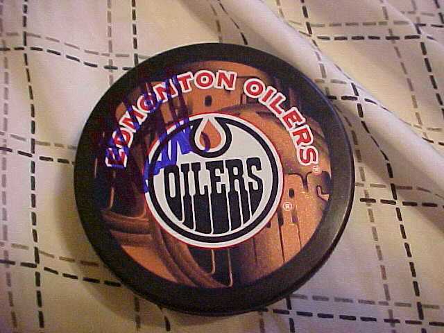 EDMONTON OILERS LENNART PETRELL SIGNED SOUVENIR HOCKEY PUCK Collectible Memorabilia