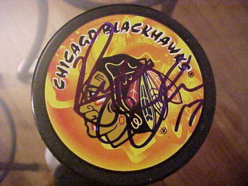 CHICAGO BLACKHAWKS RYAN JOHNSON SIGNED PUCK Collectible Memorabilia