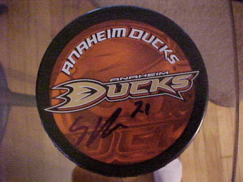 ANAHEIM DUCKS SHELDON BROOKBANK SIGNED PUCK Collectible Memorabilia