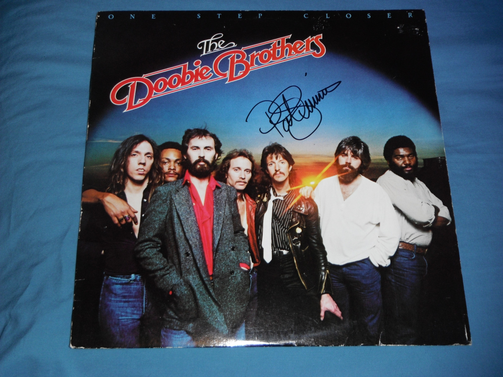 THE DOOBIE BROTHERS ONE STEP CLOSER PATRICK SIMMONS SIGNED VINYL ALBUM Collectible Memorabilia