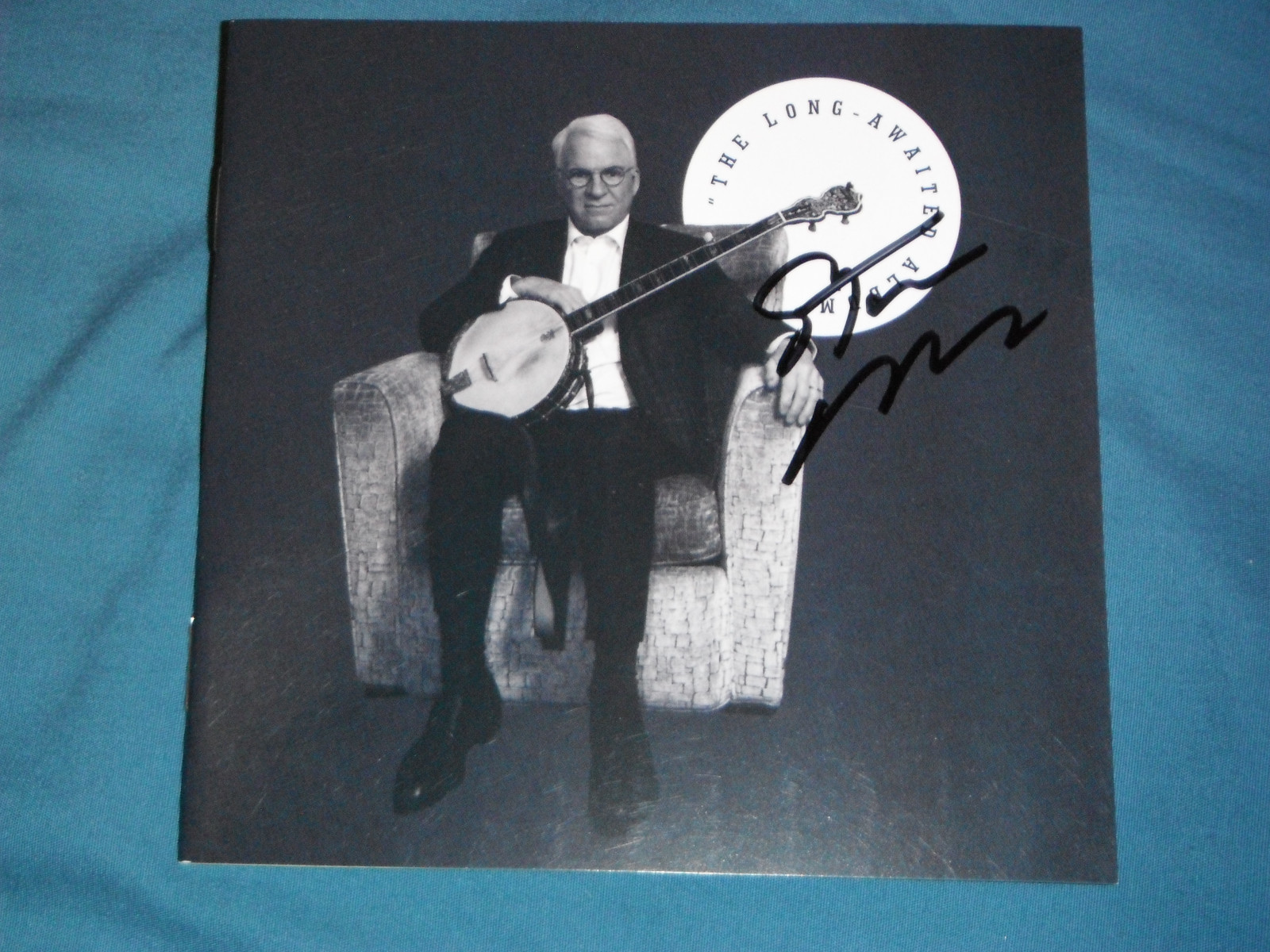 STEVE MARTIN SIGNED LONG AWAITED ALBUM CD COVER SITTING IN COUCH WITH BANJO 4C Collectible Memorabilia