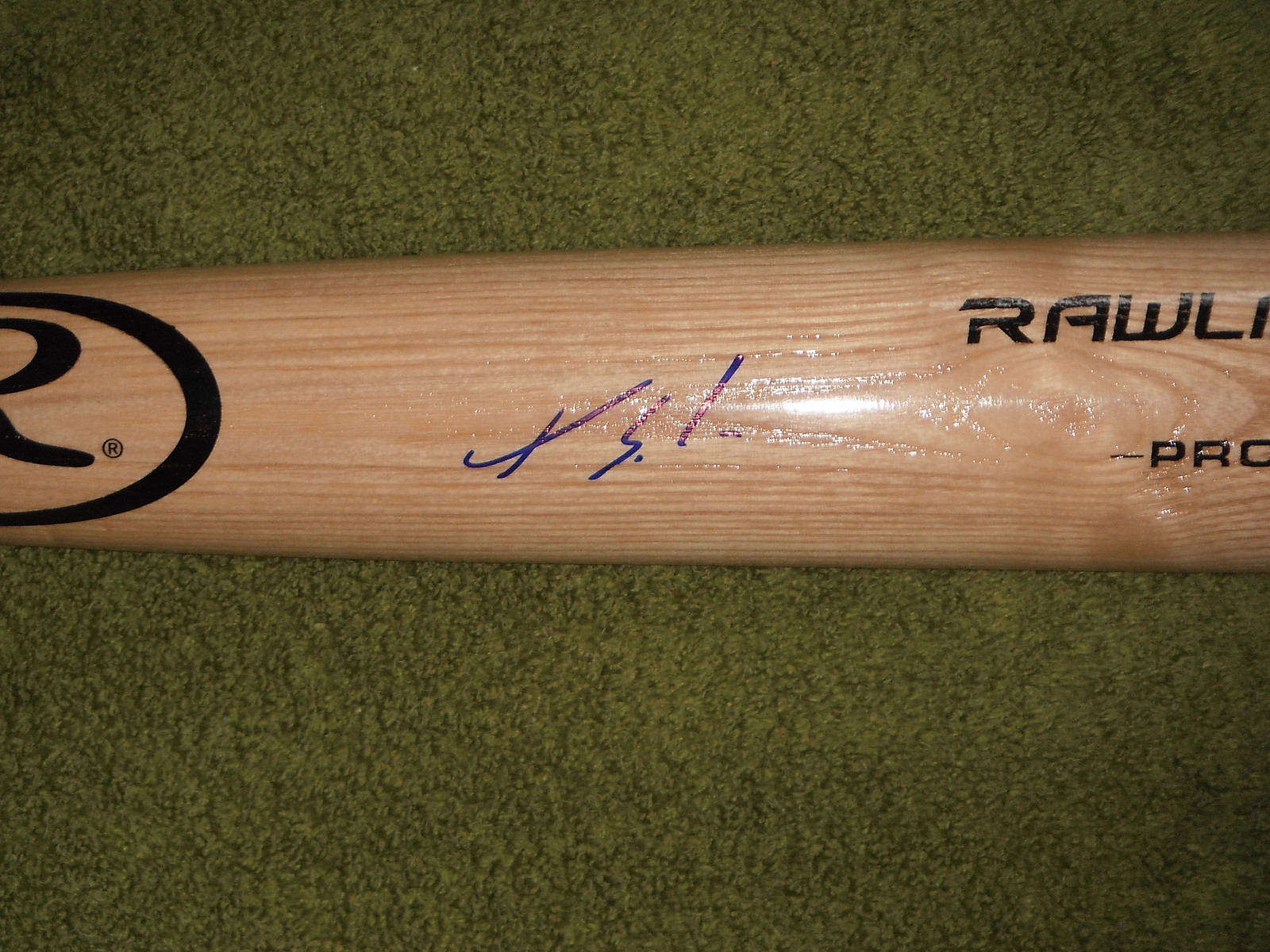 CHICAGO CUBS JORGE SOLER SIGNED 34IN BIG STICK BAT Collectible Memorabilia