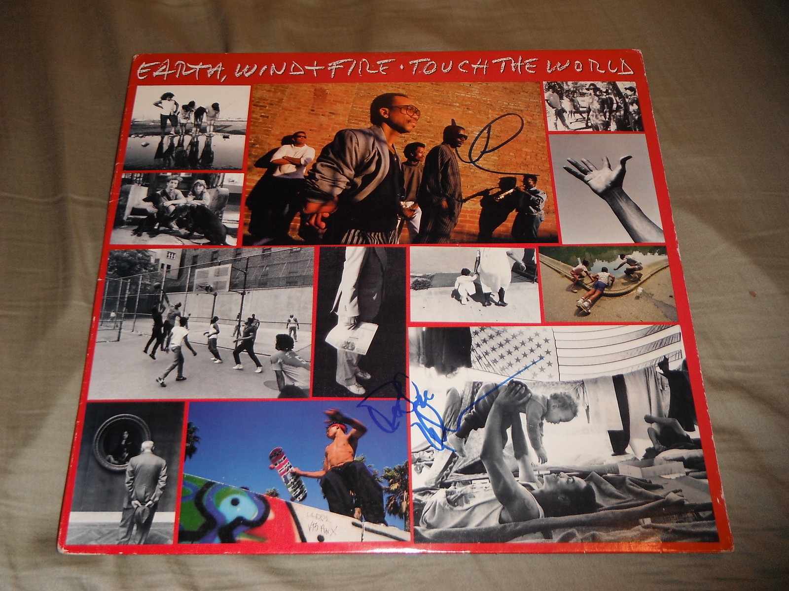 EARTH WIND & FIRE GROUP SIGNED TOUCH THE WORLD VINYL ALBUM Collectible Memorabilia