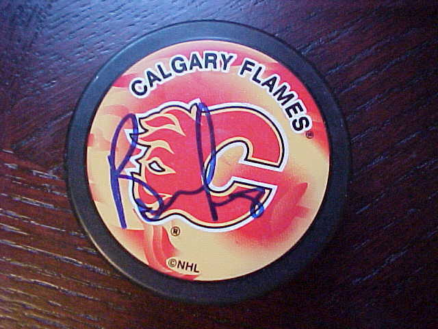 CALGARY FLAMES BRENDAN MORRISON SIGNED SOUVENIR HOCKEY PUCK Collectible Memorabilia