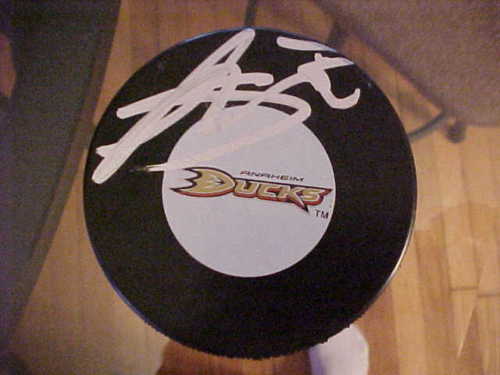 ANAHEIM DUCKS ANDREAS LILJA SIGNED PUCK Collectible Memorabilia