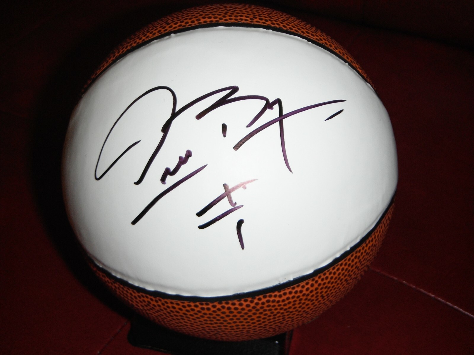 CHARLOTTE HORNETS MUGGSY BOGUES SIGNED MINI WHITE LEATHER BALL Collectible Memorabilia