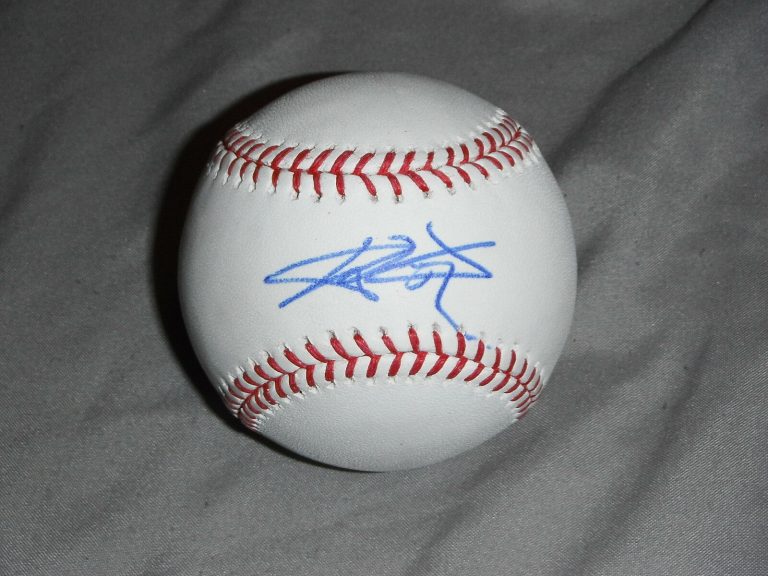 ST. LOUIS CARDINALS KOLTEN WONG SIGNED OML BASEBALL  COLLECTIBLE MEMORABILIA