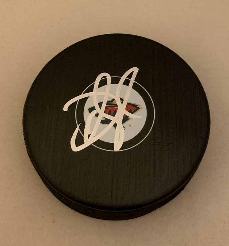 DEVAN DUBNYK SIGNED MINNESOTA WILD PUCK AUTOGRAPHED  COLLECTIBLE MEMORABILIA