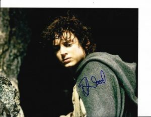 LORD OF THE RINGS ELIJAH WOOD SIGNED 8X10  COLLECTIBLE MEMORABILIA