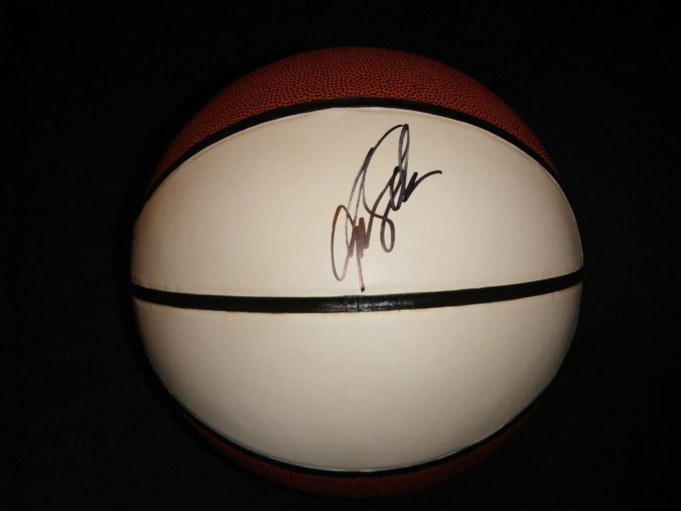 ATLANTA HAWKS DOMINIQUE WILKINS SIGNED BASKETBALL  COLLECTIBLE MEMORABILIA