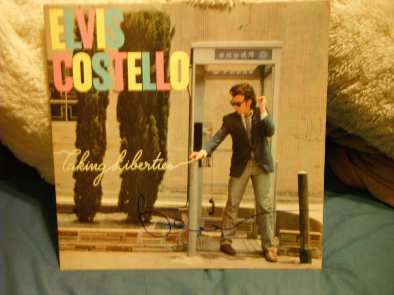 ELVIS COSTELLO SIGNED TAKING LIBERTIES VINYL RECORD 2017 TOUR  COLLECTIBLE MEMORABILIA