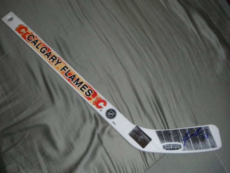 CALGARY FLAMES SEAN MONAHAN SIGNED SOUVENIR STICK YOUNG ROOKIE STAR  COLLECTIBLE MEMORABILIA