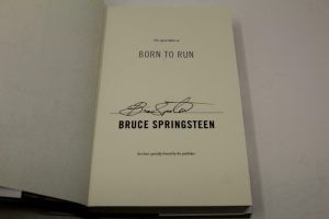 BRUCE SPRINGSTEEN SIGNED AUTOGRAPH “BORN TO RUN” BOOK – BORN IN THE USA, BECKETT  COLLECTIBLE MEMORABILIA
