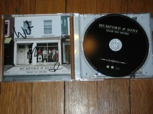 MUMFORD AND SONS GROUP SIGNED SIGN NO MORE CD COVER  COLLECTIBLE MEMORABILIA