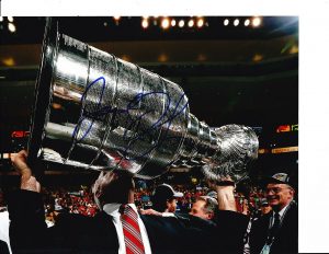 CHICAGO BLACKHAWKS JOEL QUENNEVILLE SIGNED KISSING THE CUP 8X10  COLLECTIBLE MEMORABILIA