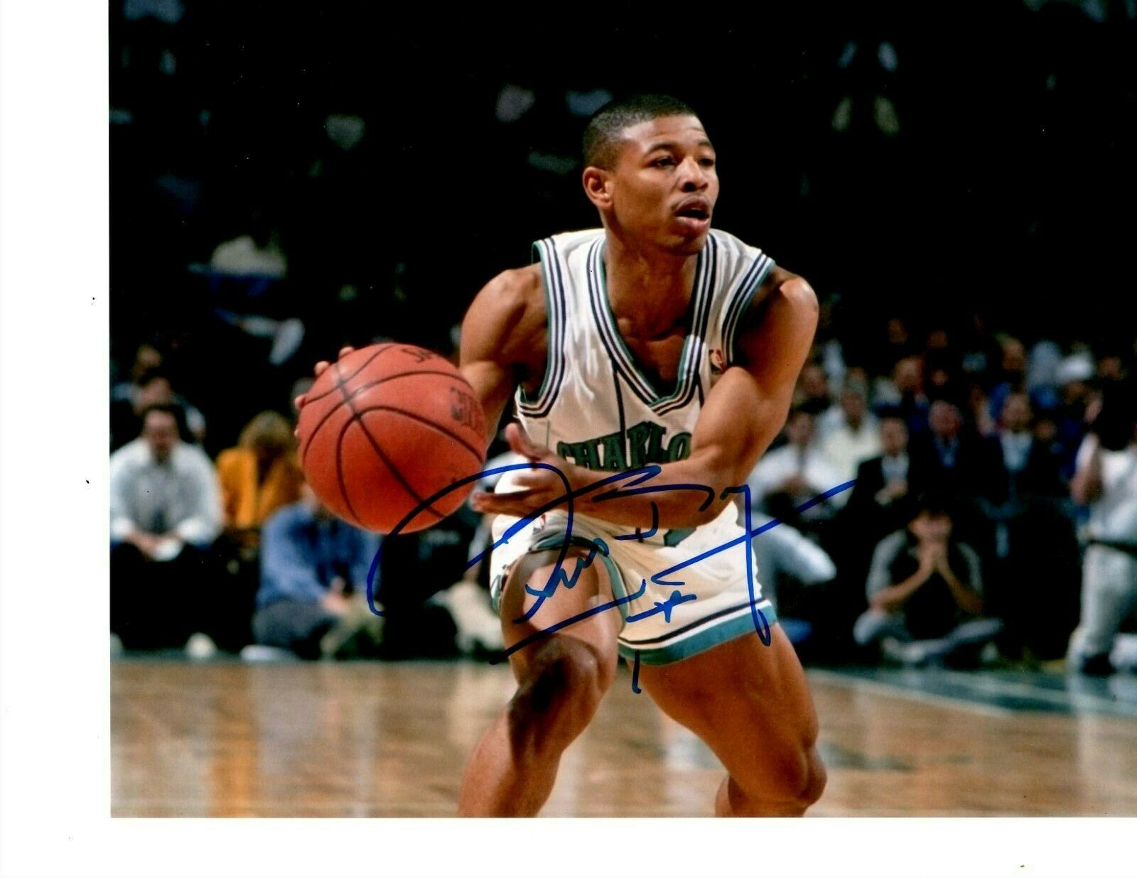 CHARLOTTE MUGGSY BOGUES SIGNED 8X10 Collectible Memorabilia