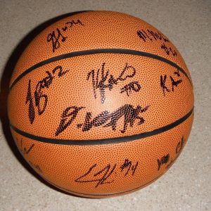2016 MICHIGAN STATE SPARTANS TEAM SIGNED BASKETBALL Collectible Memorabilia