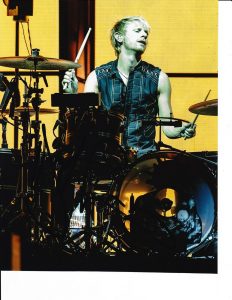 THE MUSE DRUMMER DOMINIC HOWARD SIGNED AWESOME BACKGROUND 8X10  COLLECTIBLE MEMORABILIA