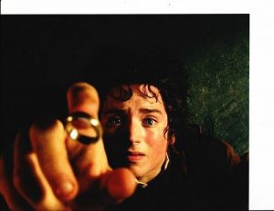 LORD OF THE RINGS ELIJAH WOOD SIGNED CATCH RING 8X10  COLLECTIBLE MEMORABILIA
