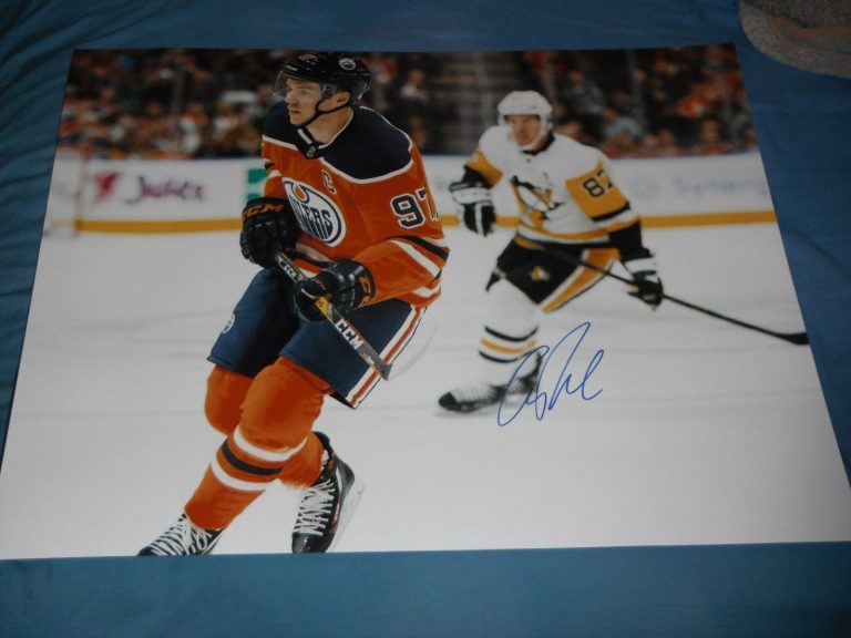 EDMONTON OILERS CONNOR MCDAVID SIGNED LOOKING FOR PASS 16X20  COLLECTIBLE MEMORABILIA