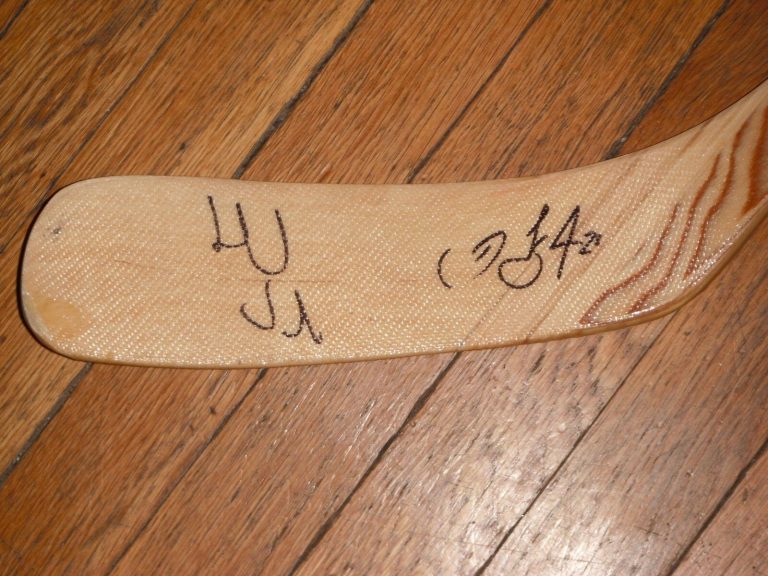 VANCOUVER CANUCKS DANIEL AND HENRIK SEDIN SIGNED SHERWOOD HOCKEY STICK  COLLECTIBLE MEMORABILIA