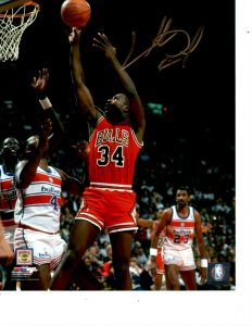 CHICAGO BULLS CHARLES OAKLEY SIGNED 8X10  COLLECTIBLE MEMORABILIA
