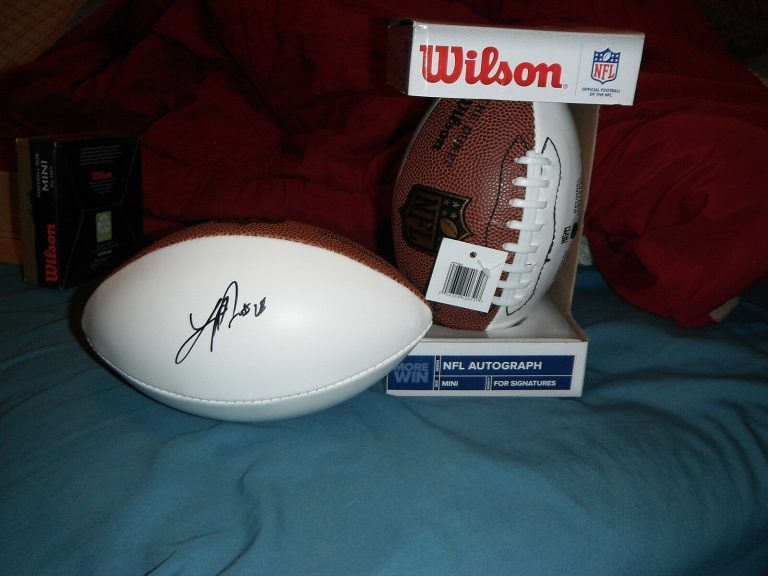 OAKLAND RAIDERS RUNNING BACK LATAVIUS MURRAY SIGNED WHITE PANEL FOOTBALL  COLLECTIBLE MEMORABILIA