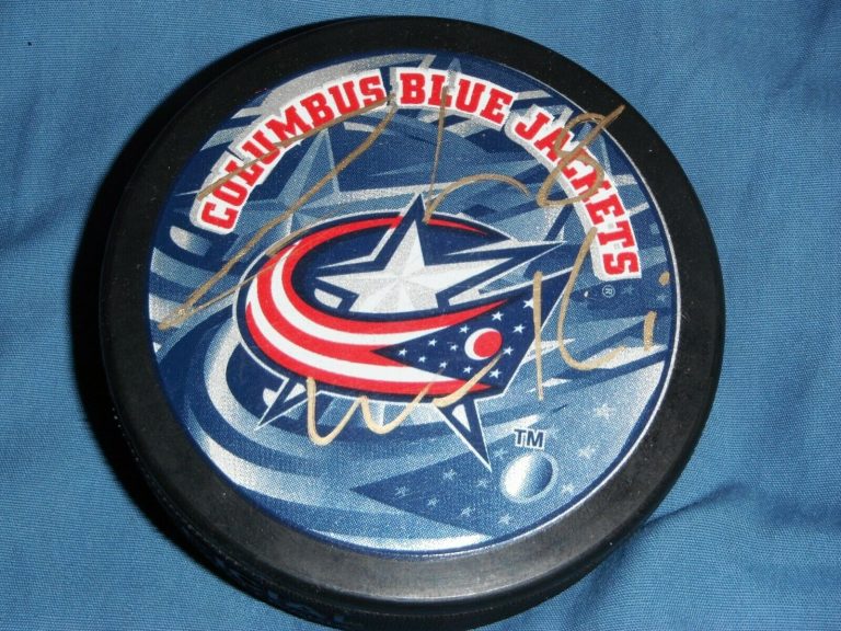 COLUMBUS BLUE JACKETS ZACH WERENSKI SIGNED HOCKEY PUCK  COLLECTIBLE MEMORABILIA
