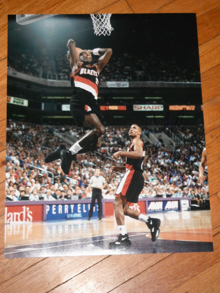 PORTLAND TRAILBLAZERS CLYDE DREXLER SIGNED HUNG DUNK 16X20  COLLECTIBLE MEMORABILIA