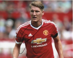 GERMANY SOCCER STAR BASTIAN SCHWEINSTEIGER SIGNED MANCHESTER UNITED 8X10  COLLECTIBLE MEMORABILIA