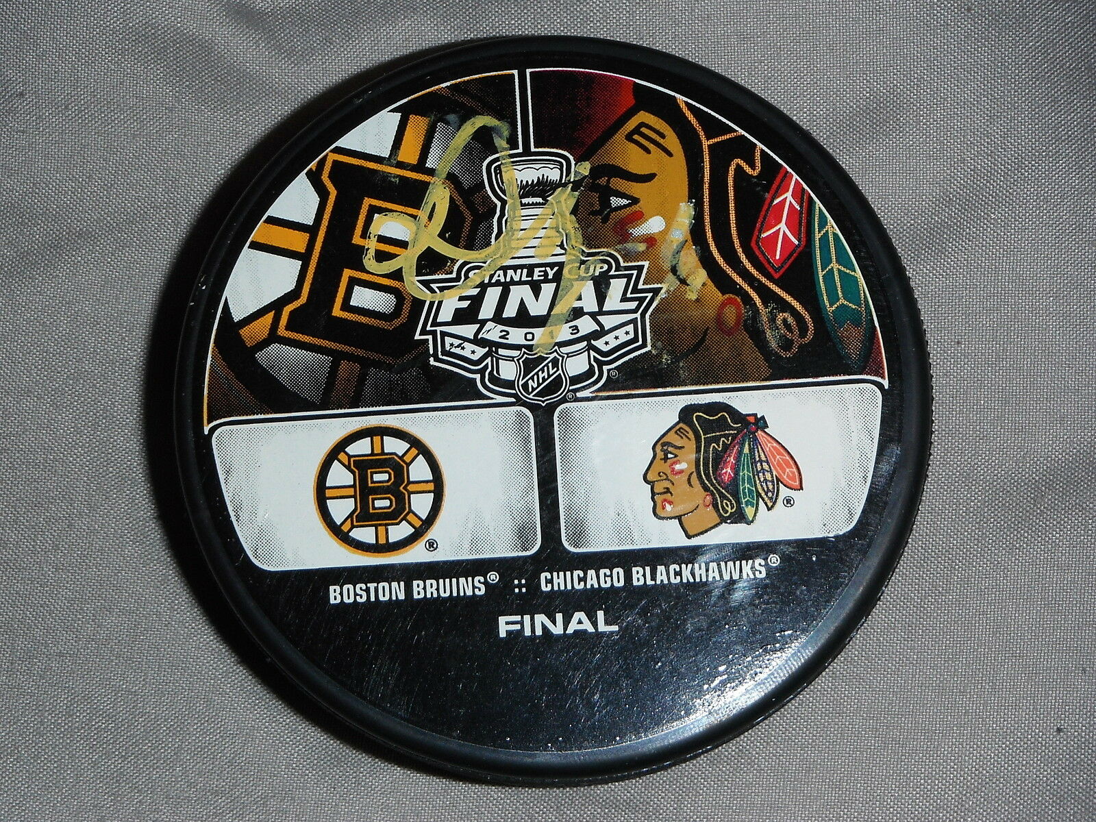 2013 BOSTON BRUINS DAVID KREJCI SIGNED STANLEY CUP PUCK Collectible Memorabilia