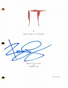 BILL SKARSGARD SIGNED AUTOGRAPH IT FULL MOVIE SCRIPT – STEPHEN KING, PENNYWISE  COLLECTIBLE MEMORABILIA