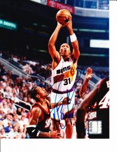 PHOENIX SUNS SHAWN MARION SIGNED SHOOTING 8X10  COLLECTIBLE MEMORABILIA