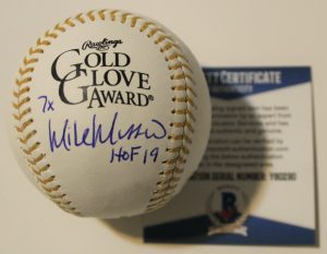 MIKE MUSSINA SIGNED OFFICIAL GOLD GLOVE BASEBALL W/BECKETT COA Y80290 ORIOLES  COLLECTIBLE MEMORABILIA