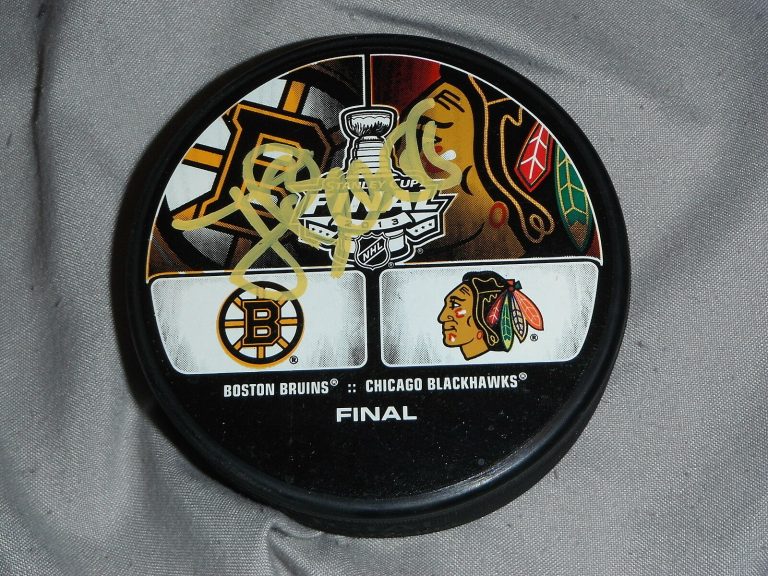BOSTON BRUINS JOHNNY BOYCHUK SIGNED 2013 STANLEY CUP PUCK  COLLECTIBLE MEMORABILIA