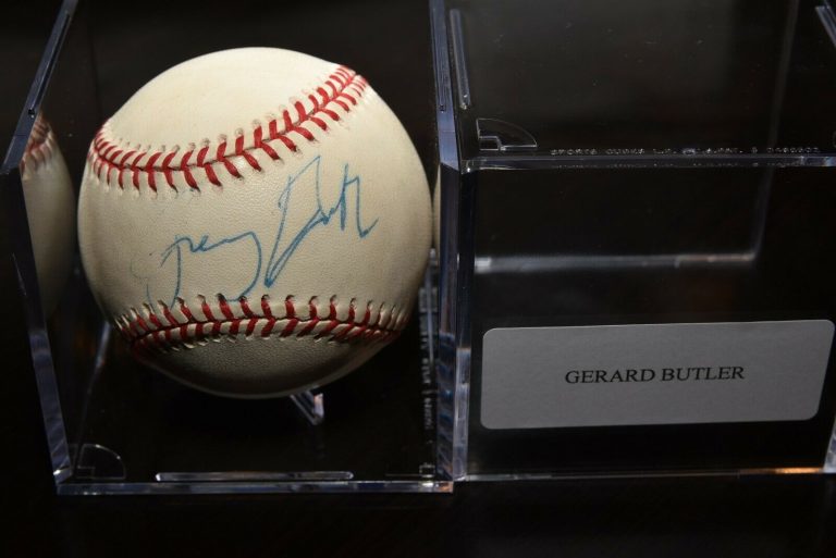 GERARD BUTLER SIGNED AUTOGRAPHED RAWLINGS BASEBALL VERY RARE!!! FULL SIGNATURE  COLLECTIBLE MEMORABILIA