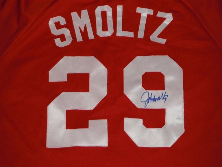 ATLANTA BRAVES JOHN SMOLTZ SIGNED JERSEY  COLLECTIBLE MEMORABILIA