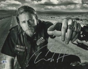 CHARLIE HUNNAM SIGNED 11X14 PHOTO SONS OF ANARCY AUTHENTIC AUTOGRAPH BECKETT D  COLLECTIBLE MEMORABILIA