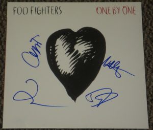 DAVE GROHL FOO FIGHTERS BAND SIGNED ONE BY ONE ALBUM PSA/DNA LOA PROOF COA  COLLECTIBLE MEMORABILIA