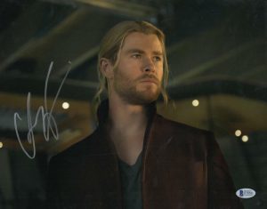 CHRIS HEMSWORTH THOR SIGNED 11X14 PHOTO THE AVENGERS AUTOGRAPH BECKETT COA H  COLLECTIBLE MEMORABILIA